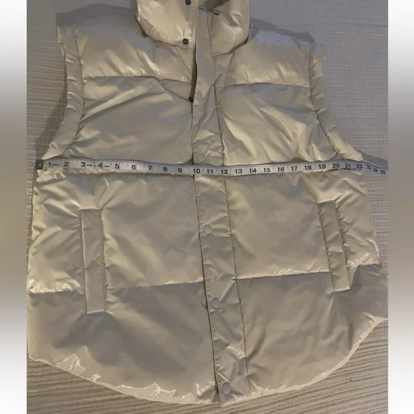 Aerie Offline Cream Puffer Vest NWT - Picture 5 of 5